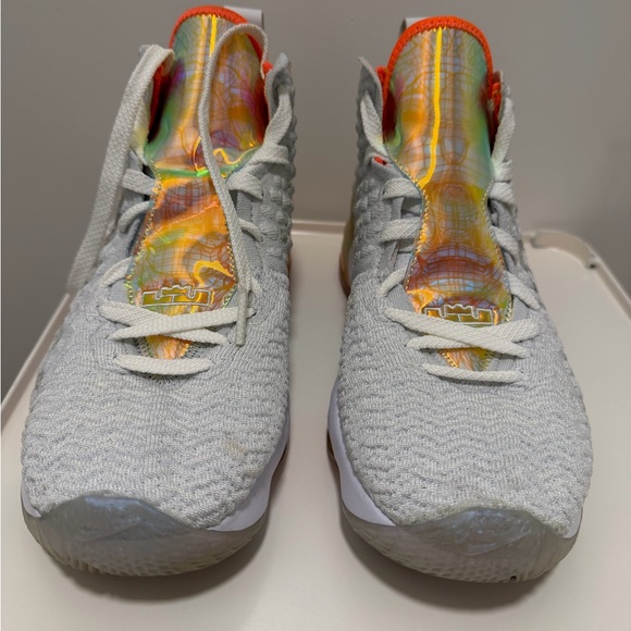 Nike LeBron 17s youth size 7/women’s 8.5 main image 8
